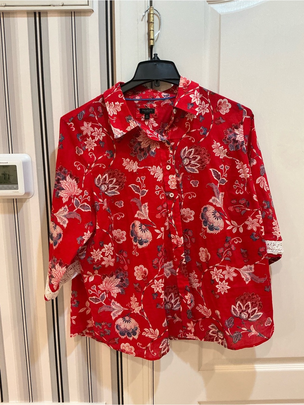 TALBOTS RED FLORAL BLOUSE SHIRT IN SIZE 2X PLUS PETITE